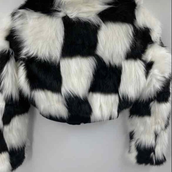 Azalea Wang Black and White checkerboard Formula Faux Fur Jacket. Size s - Picture 7 of 9